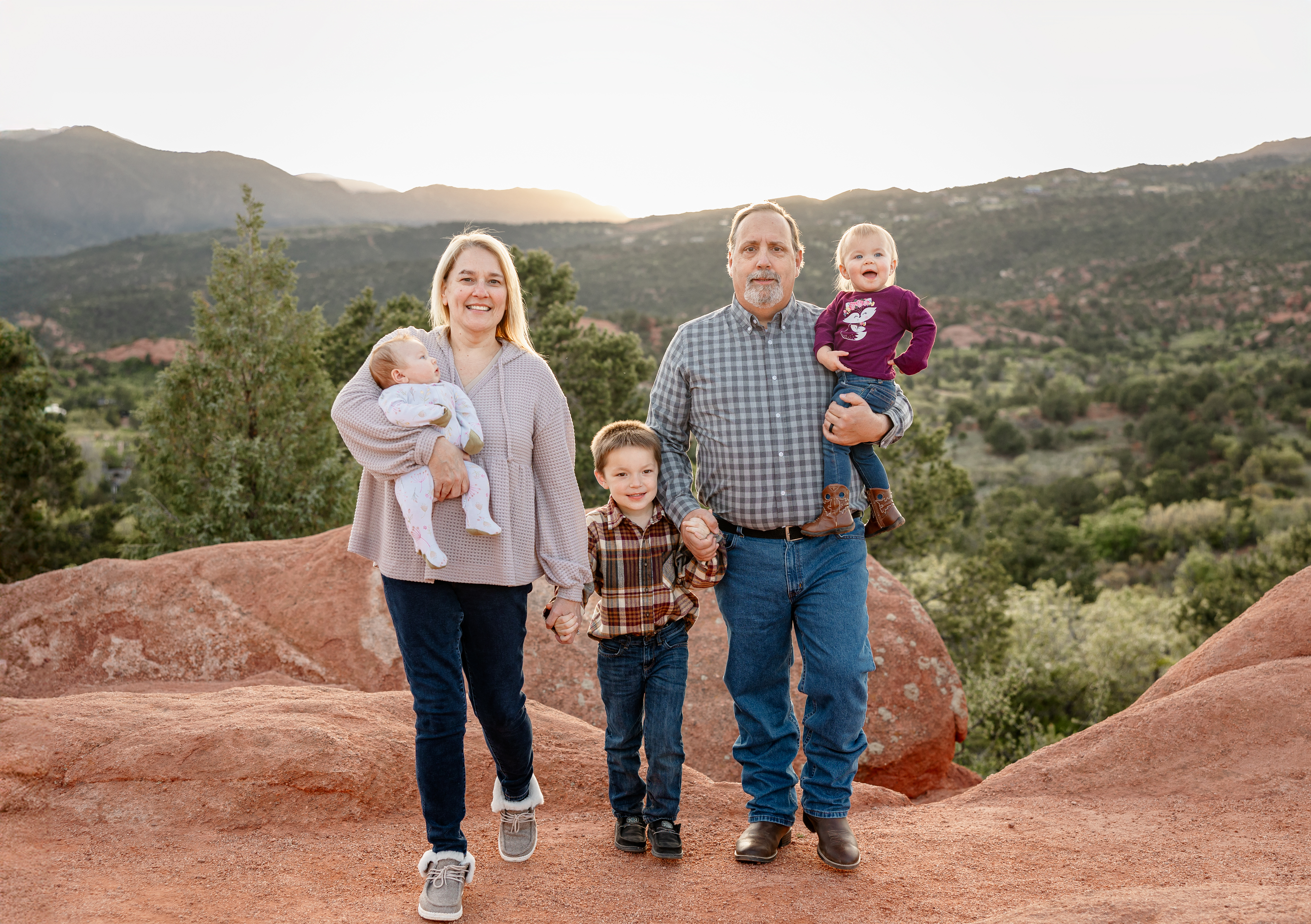 garden of the gods family photographer