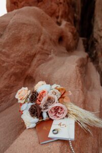 Garden of the gods details for a Colorado elopement.