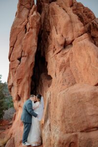 bride and groom garden of the gods portrait photo at garden of the gods for their wedding